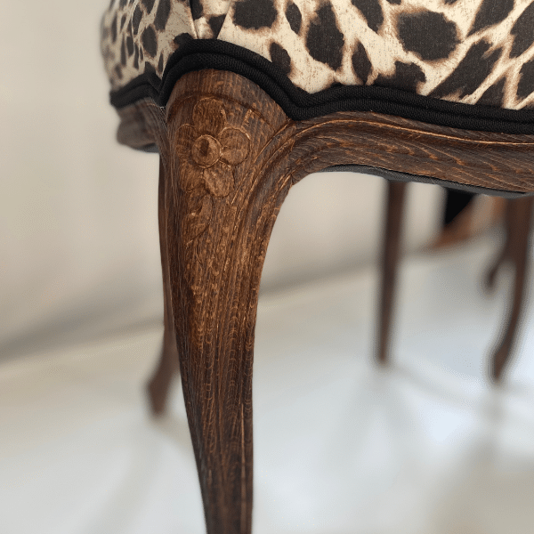chaise medaillon leopard